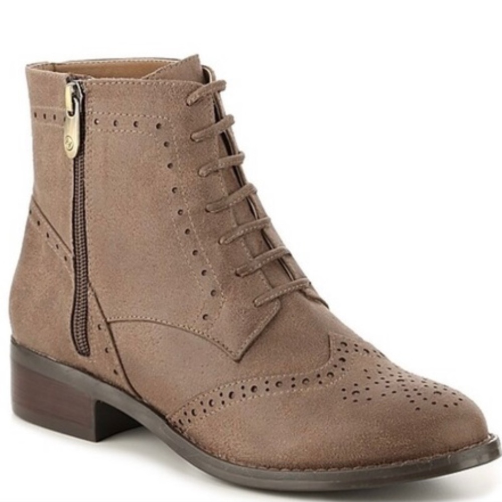NEW Adrienne Vittadini Women’s Borough Taupe Brown
Booties 8.5 Boots Shoes